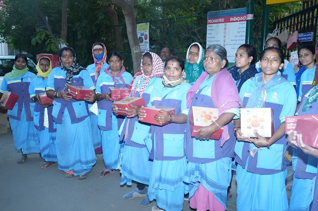 ಅಂಬೇಡ್ಕರ್ ಜಯಂತಿ: ಪೌರಕಾರ್ಮಿಕರಿಗೆ ಸಿಹಿ ವಿತರಣೆ.!