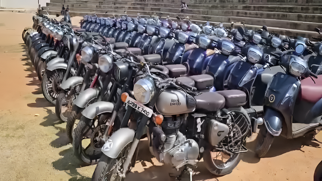 ಬೈಕ್ ಕಳ್ಳತನ ಜಾಲಕ್ಕೆ ಬ್ರೇಕ್: 55 ಲಕ್ಷ ಮೌಲ್ಯದ ವಾಹನಗಳು ವಶಕ್ಕೆ.!