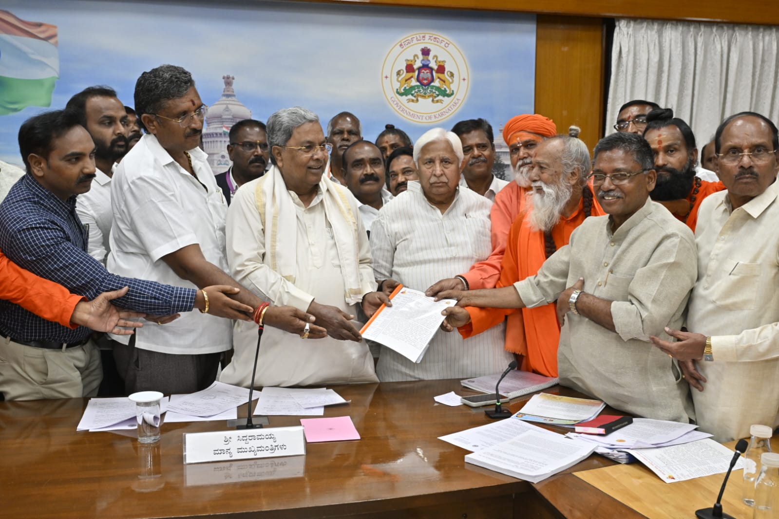 ಮೀಸಲಾತಿ ಹೆಚ್ಚಳ ವಿಚಾರ: ಪ್ರಧಾನಿ ಬಳಿಗೆ ಸರ್ವಪಕ್ಷ ನಿಯೋಗ ಕೊಂಡೊಯ್ಯುವ ಭರವಸೆ.!